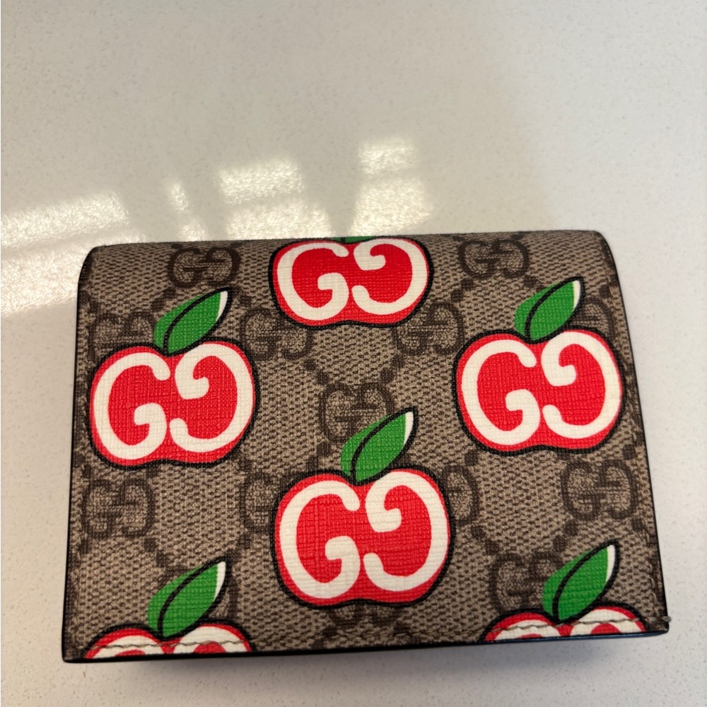 Gucci Apple GG Supreme Card Case Wallet